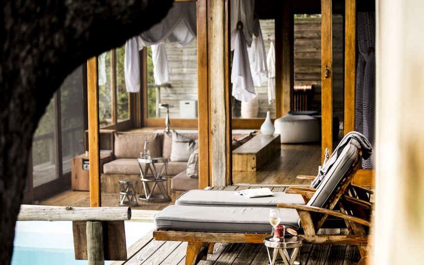 Day-Beds,-Deck,-Vumbura-Plains-Camp,-Botswana.jpg