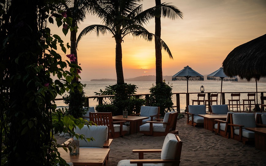 Dining,-Sunset,-Ocean-View,-Nihi-Sumba-Island,-Indonesia.jpg