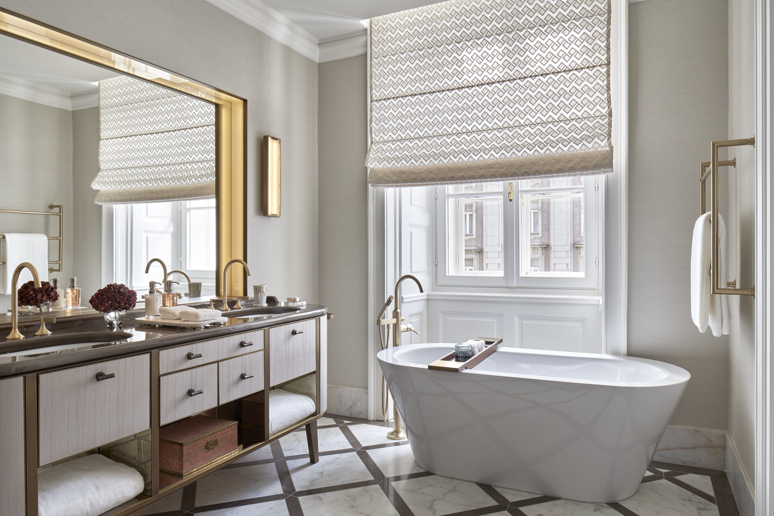 Rosewood Vienna_Premier Junior Suite Bathroom2